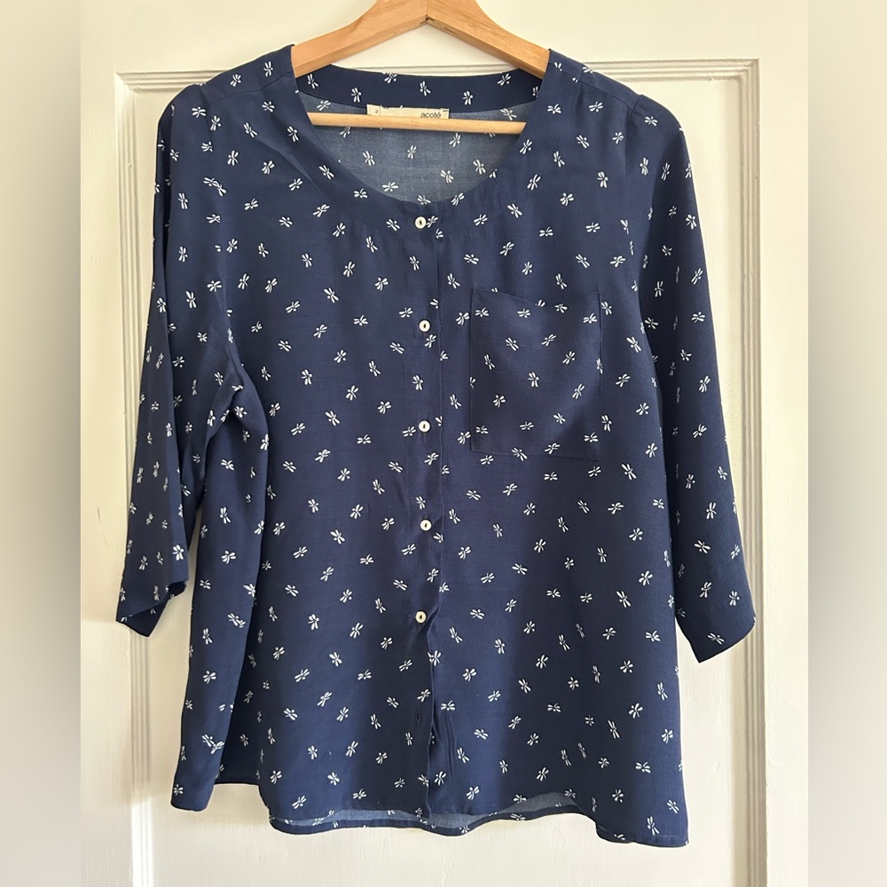 Patterned blue floral top by Acote